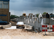 847271 Gezicht op de aanleg van het brughoofd van de Drie Sluizenbrug over de Eem in de S04 (Radiumweg, de secundaire ...